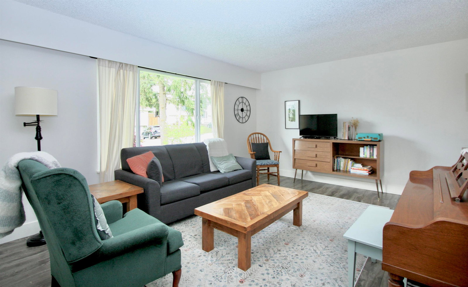 Listing Image 5
