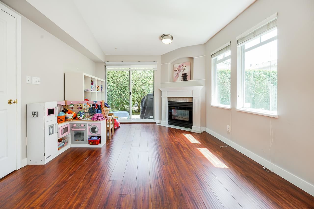 Listing Image 11