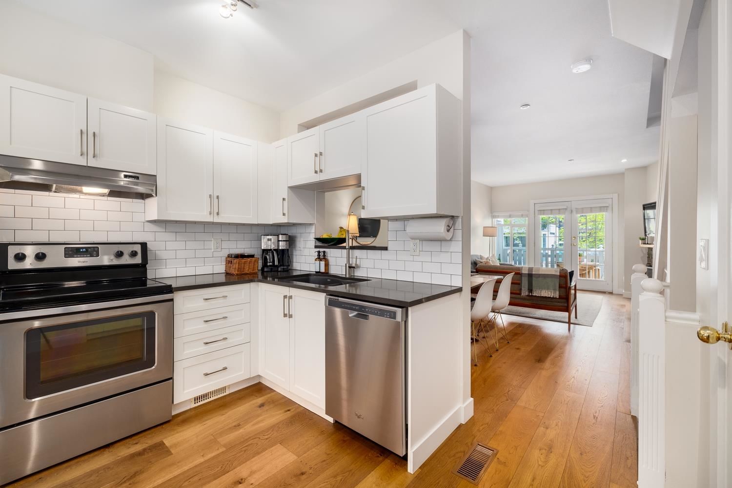 Listing Image 11