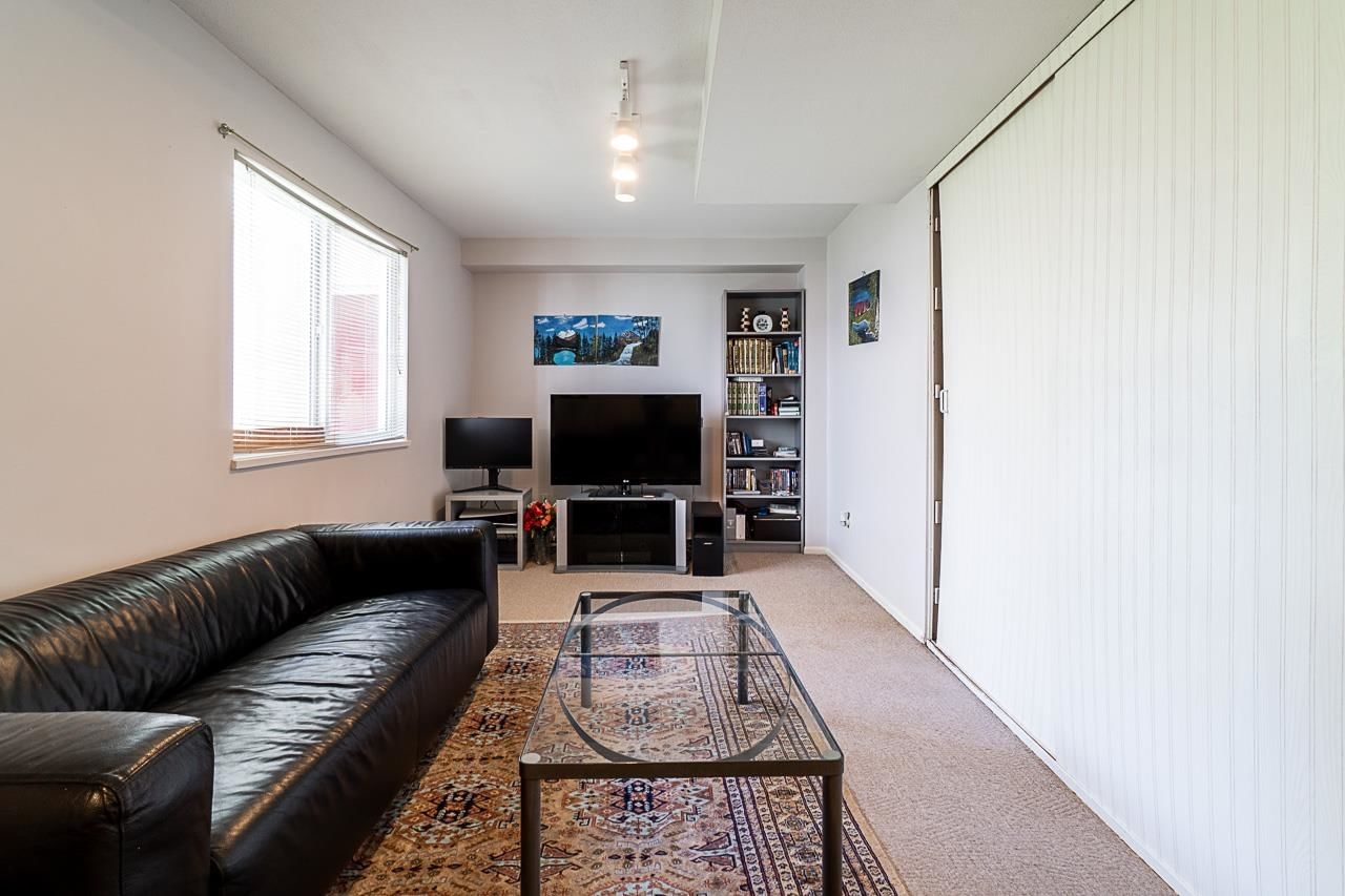 Listing Image 17