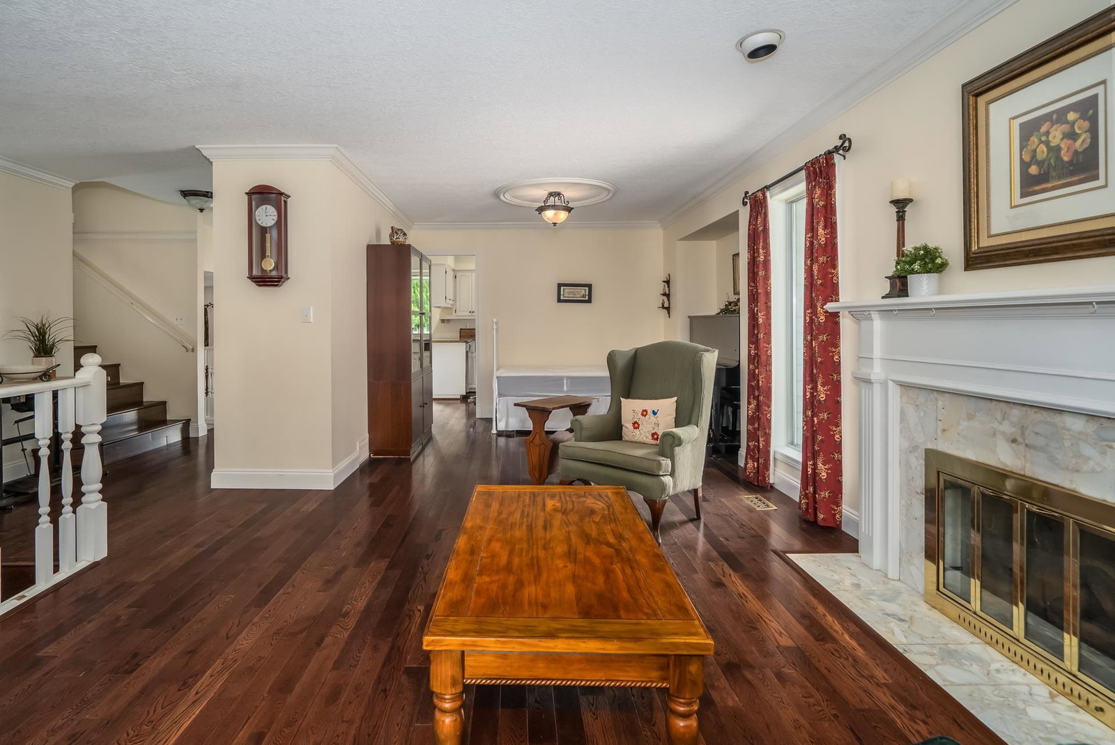 Listing Image 4