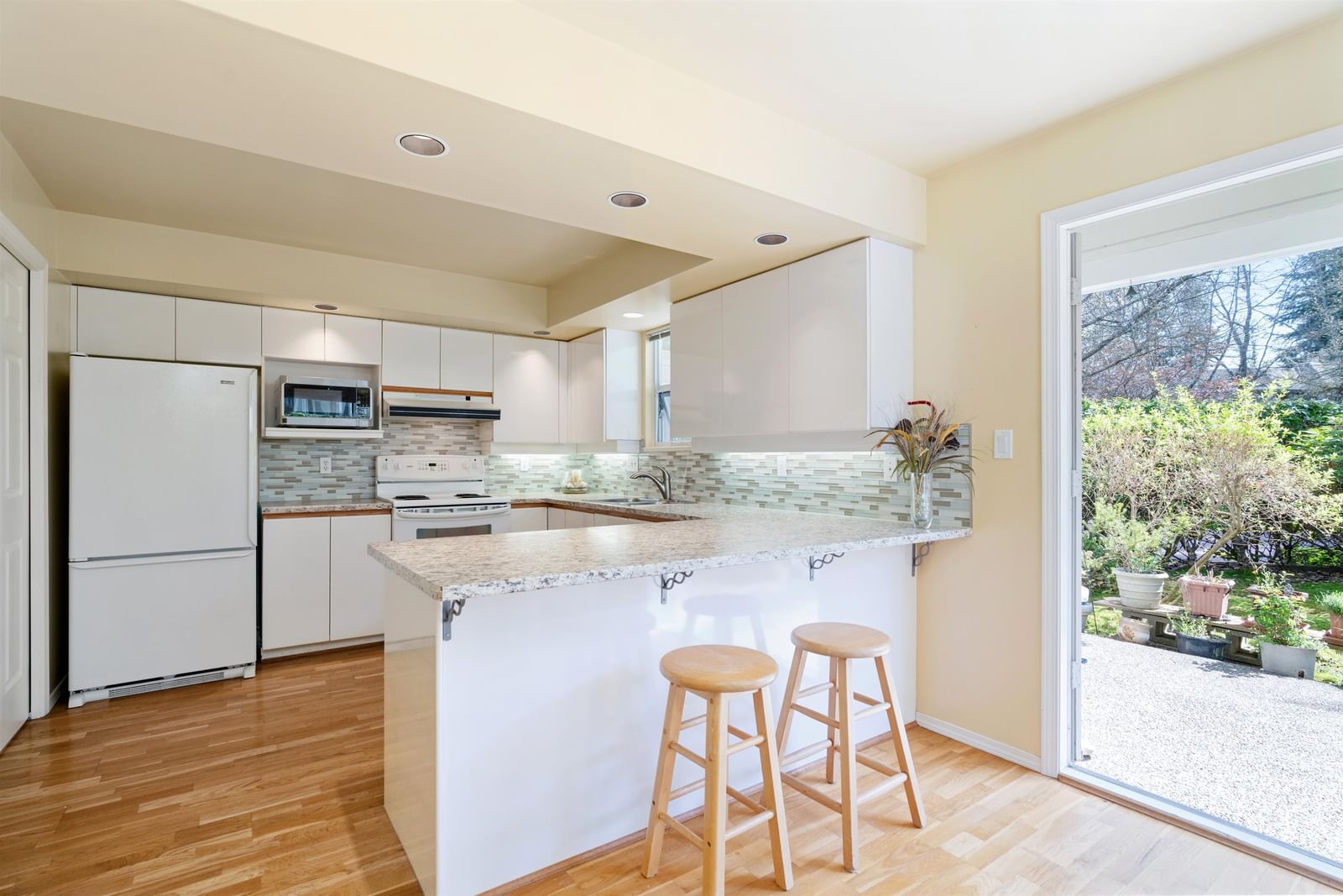 Listing Image 9
