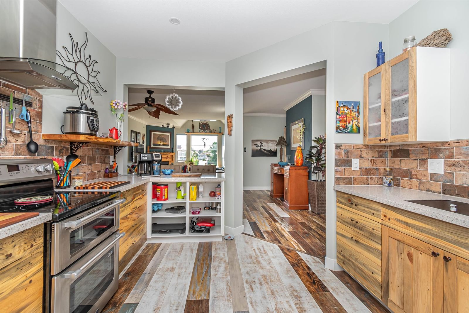 Listing Image 10