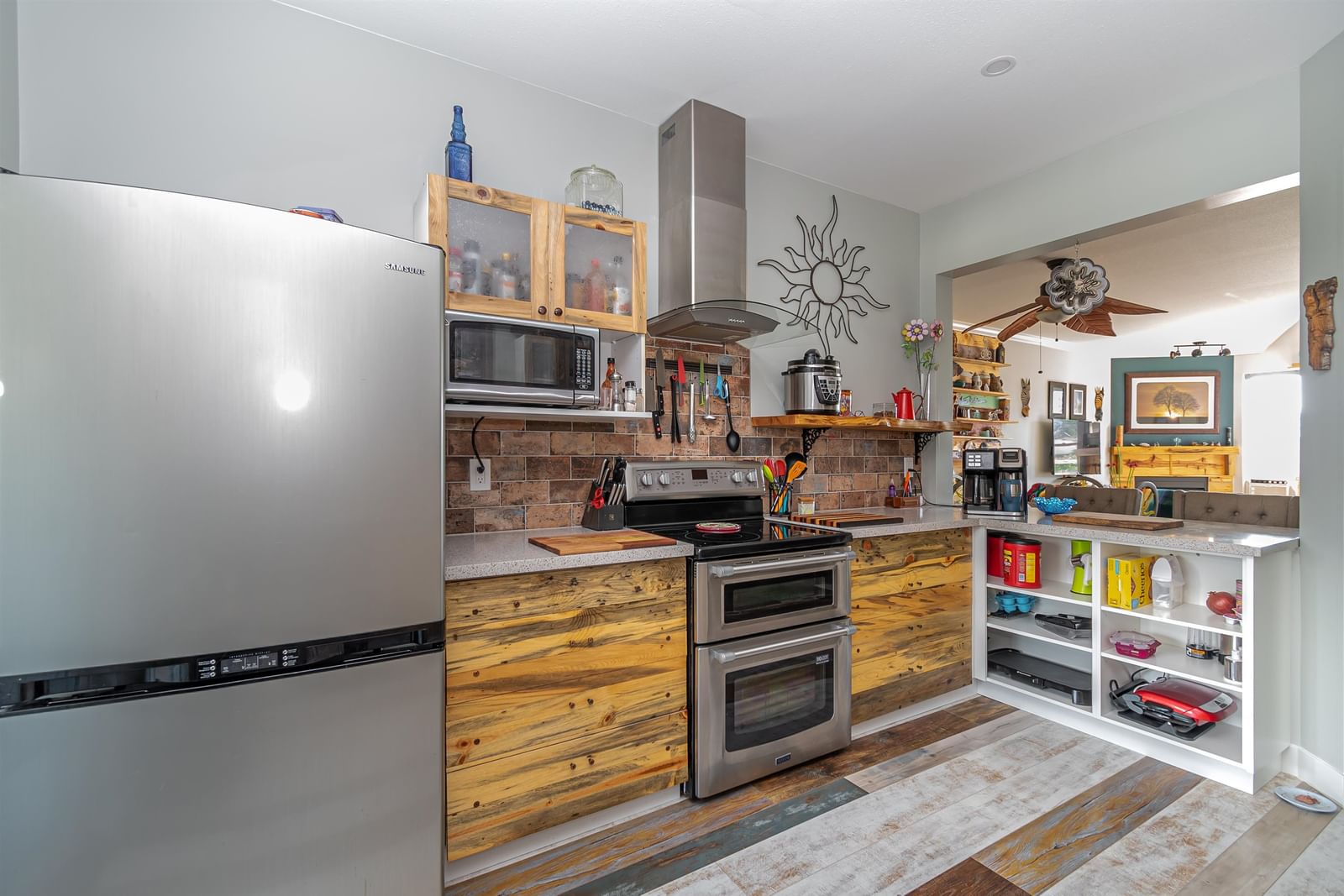 Listing Image 9