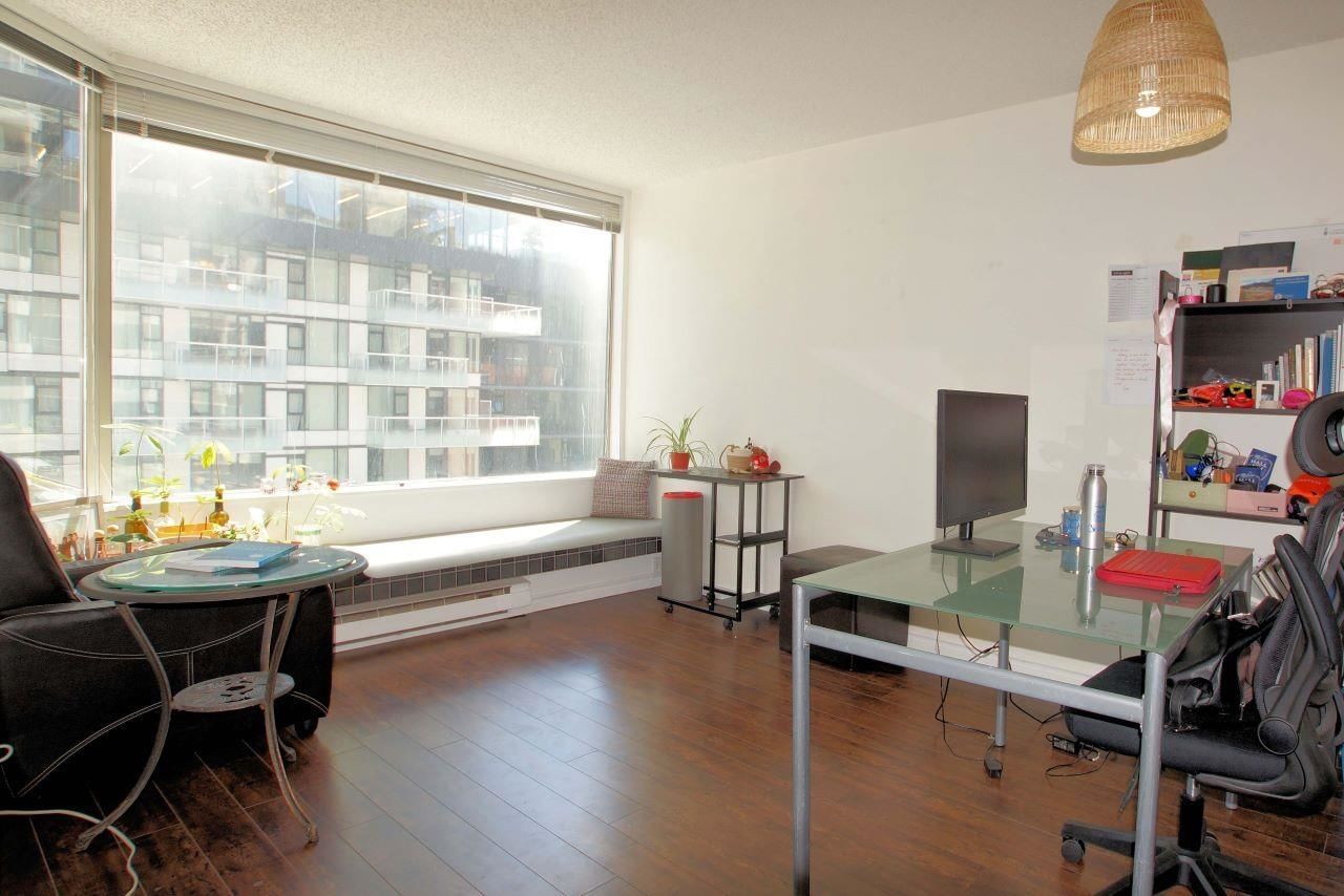 Listing Image 4