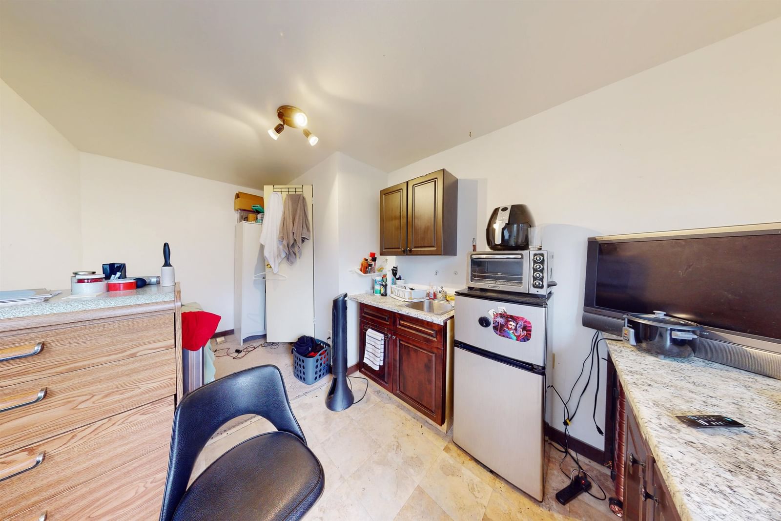 Listing Image 12