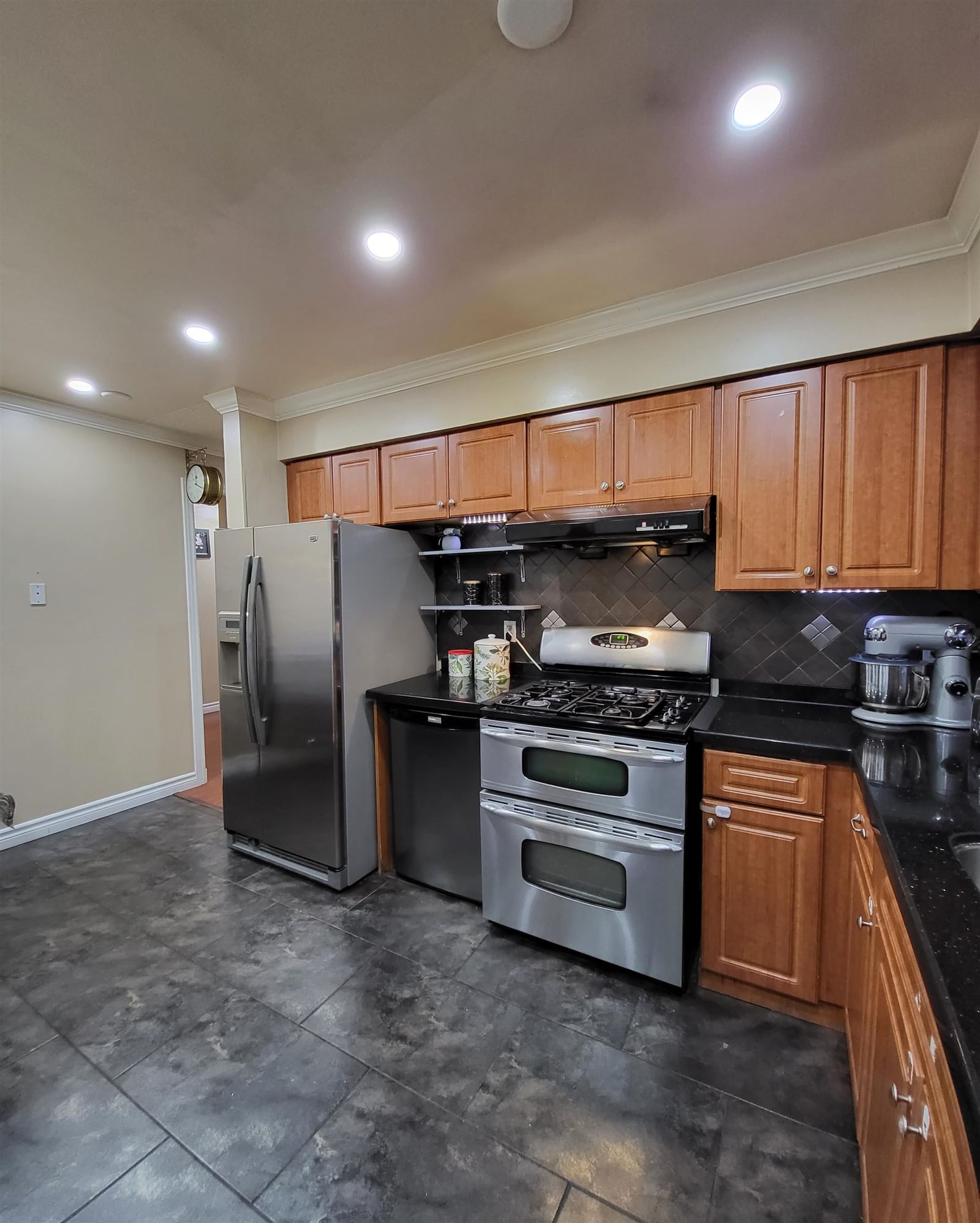 Listing Image 11