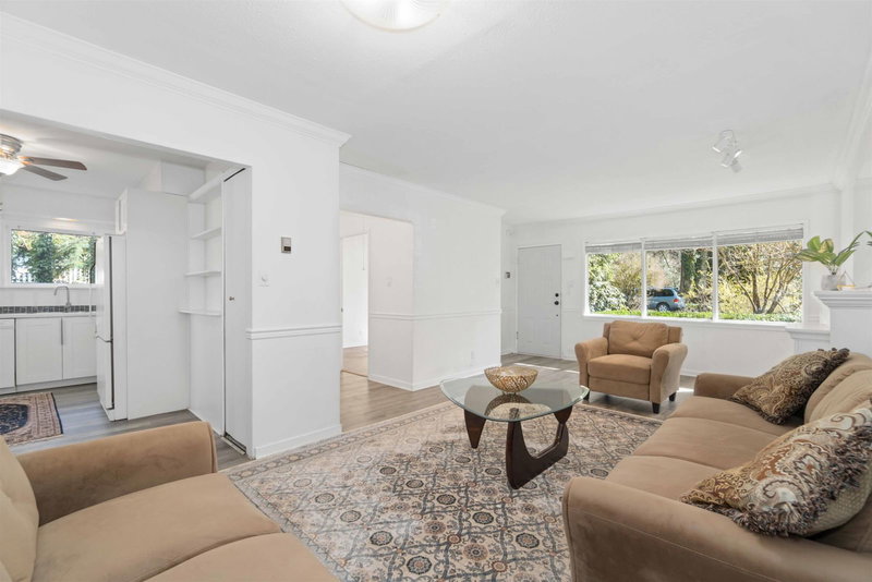 1921 Tatlow Avenue, North Vancouver, V7P 3A2 | Image 2