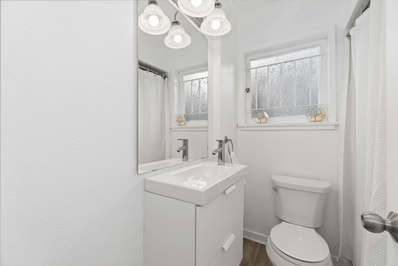 1921 Tatlow Avenue, North Vancouver, V7P 3A2 | Image 3