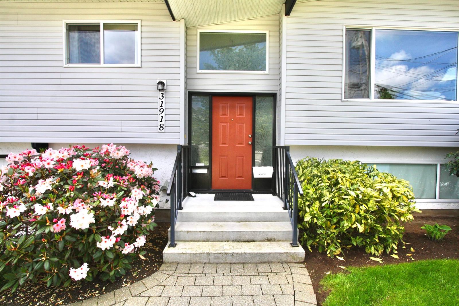 Listing Image 4