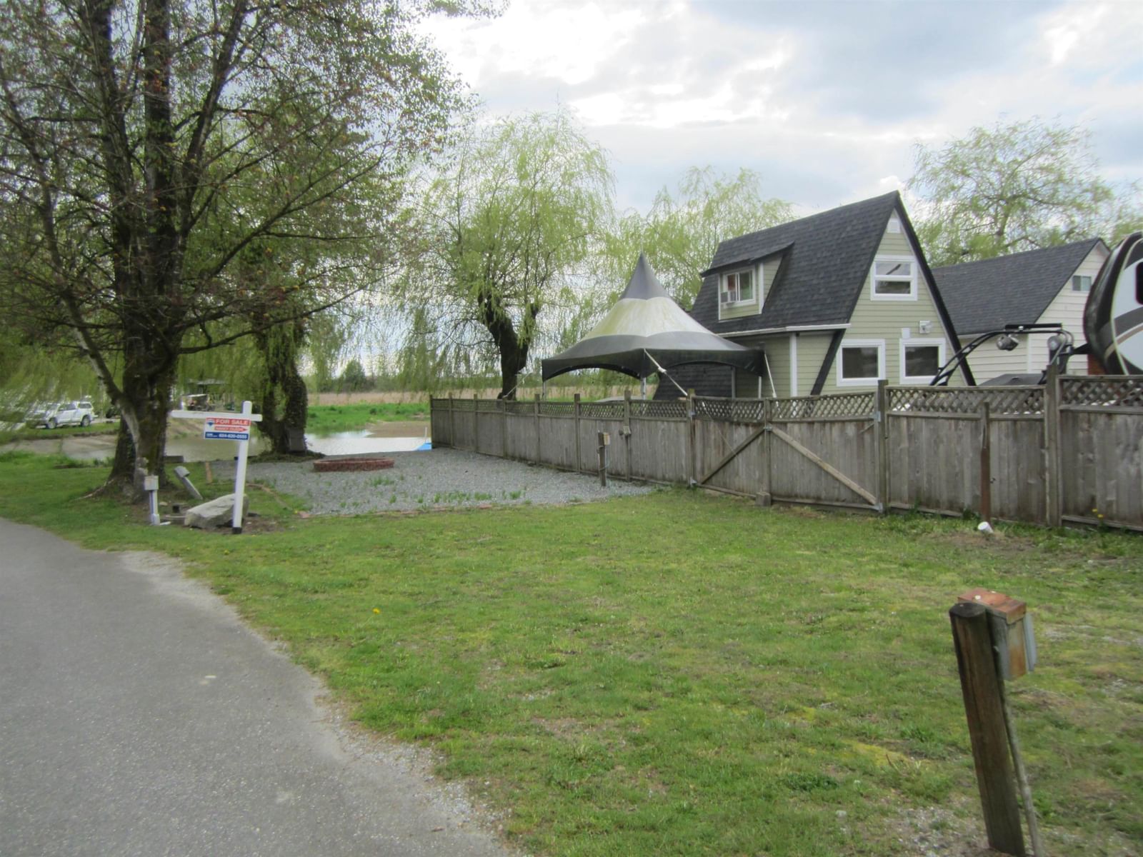 Listing Image 4
