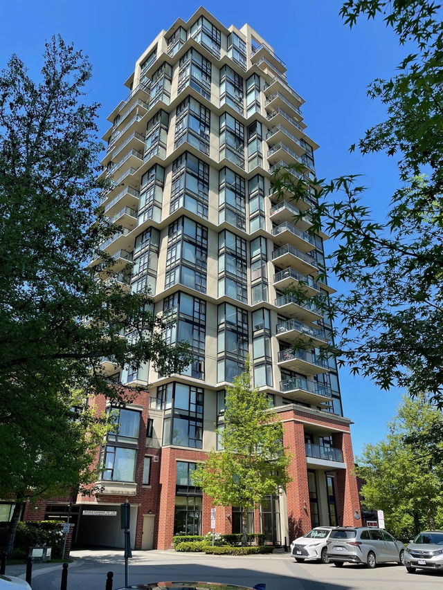 1904 - 15 Royal Avenue