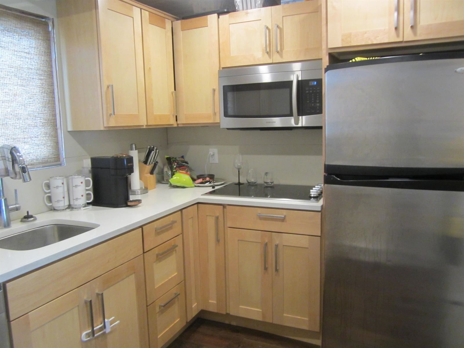 Listing Image 4