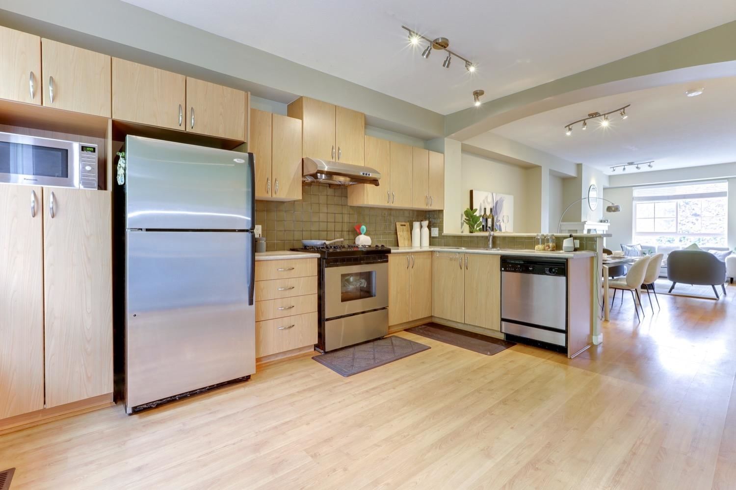 Listing Image 9