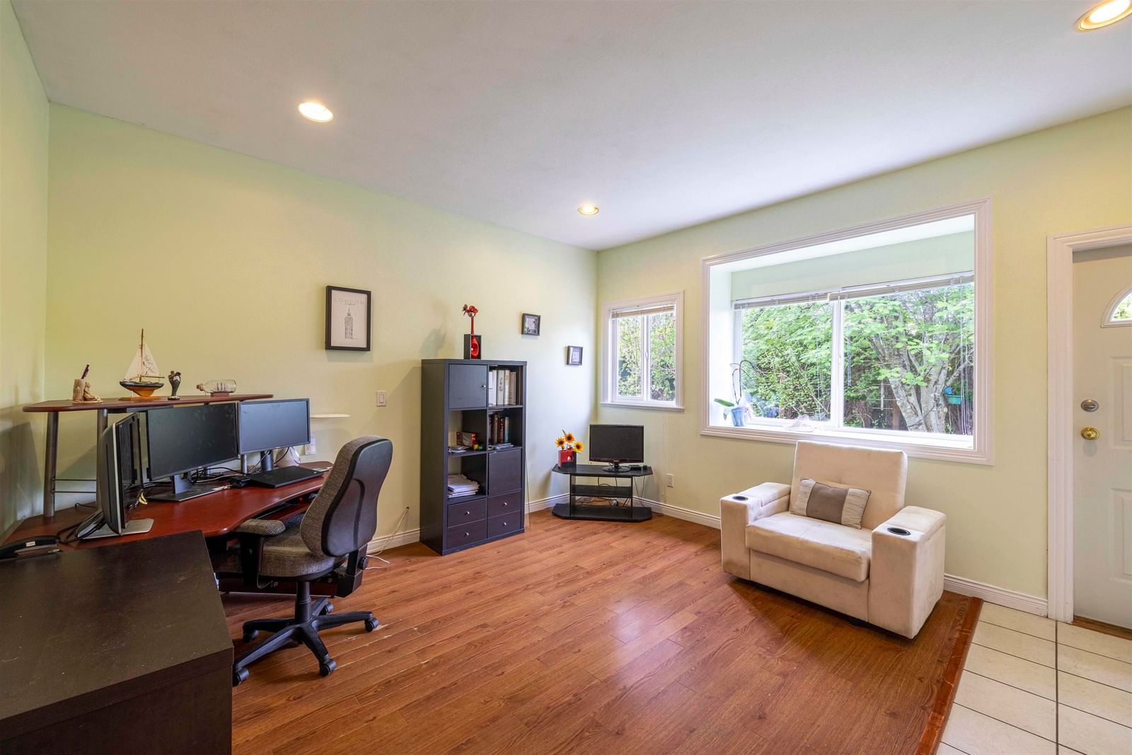 Listing Image 9