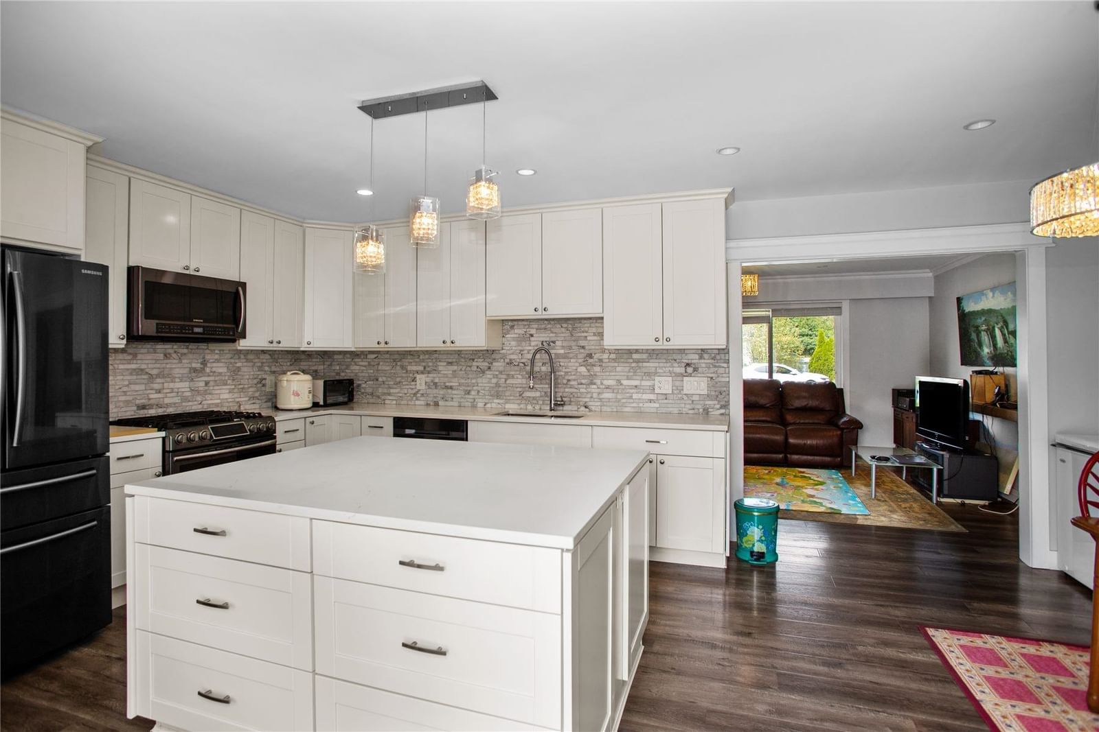 Listing Image 11