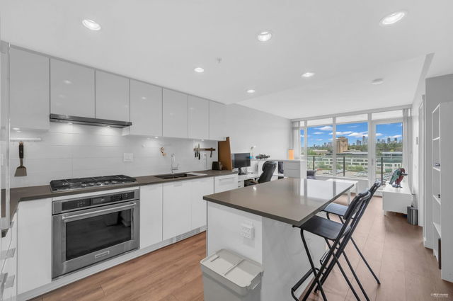 605 - 2388 Madison Avenue