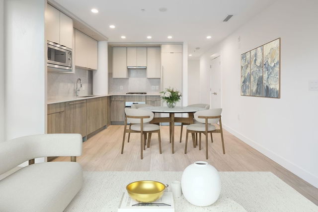 206 - 7638 Cambie Street