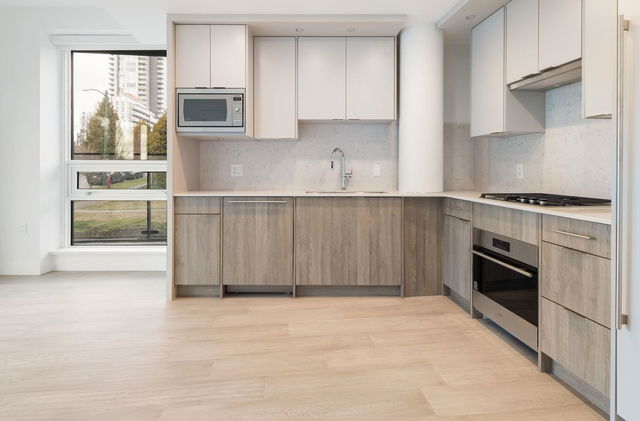 206 - 7638 Cambie Street