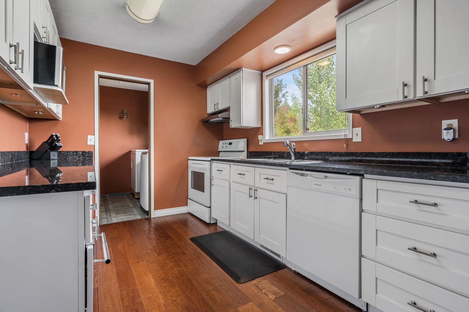 Listing Image 16