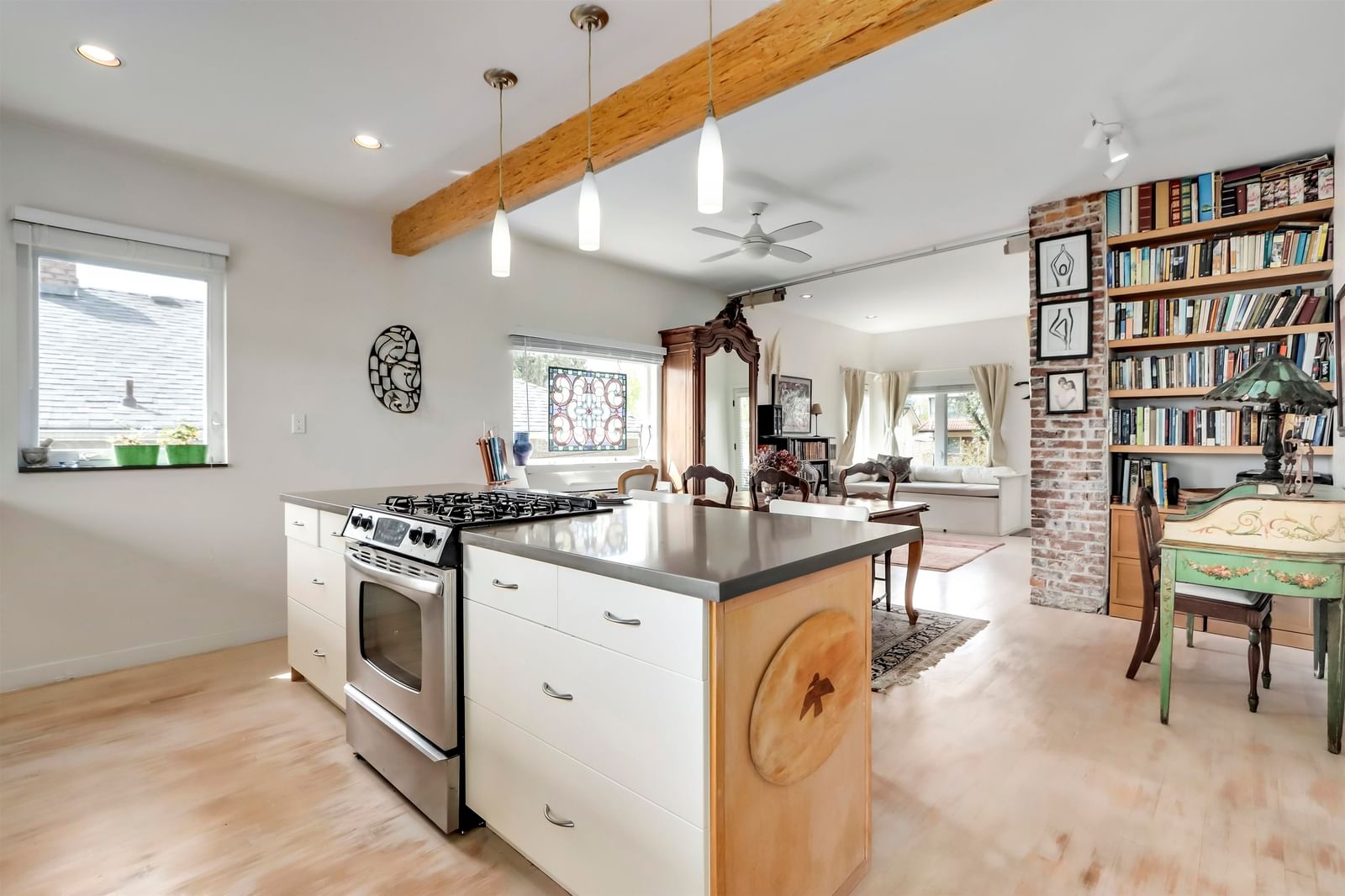 Listing Image 11