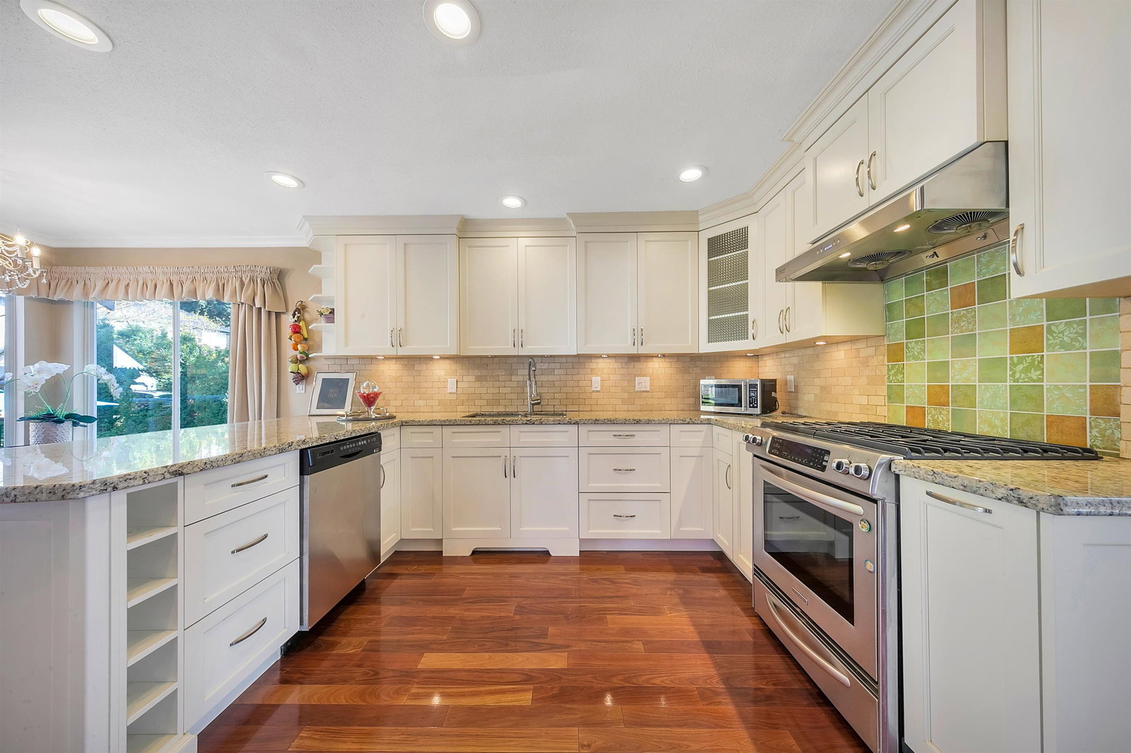 Listing Image 11