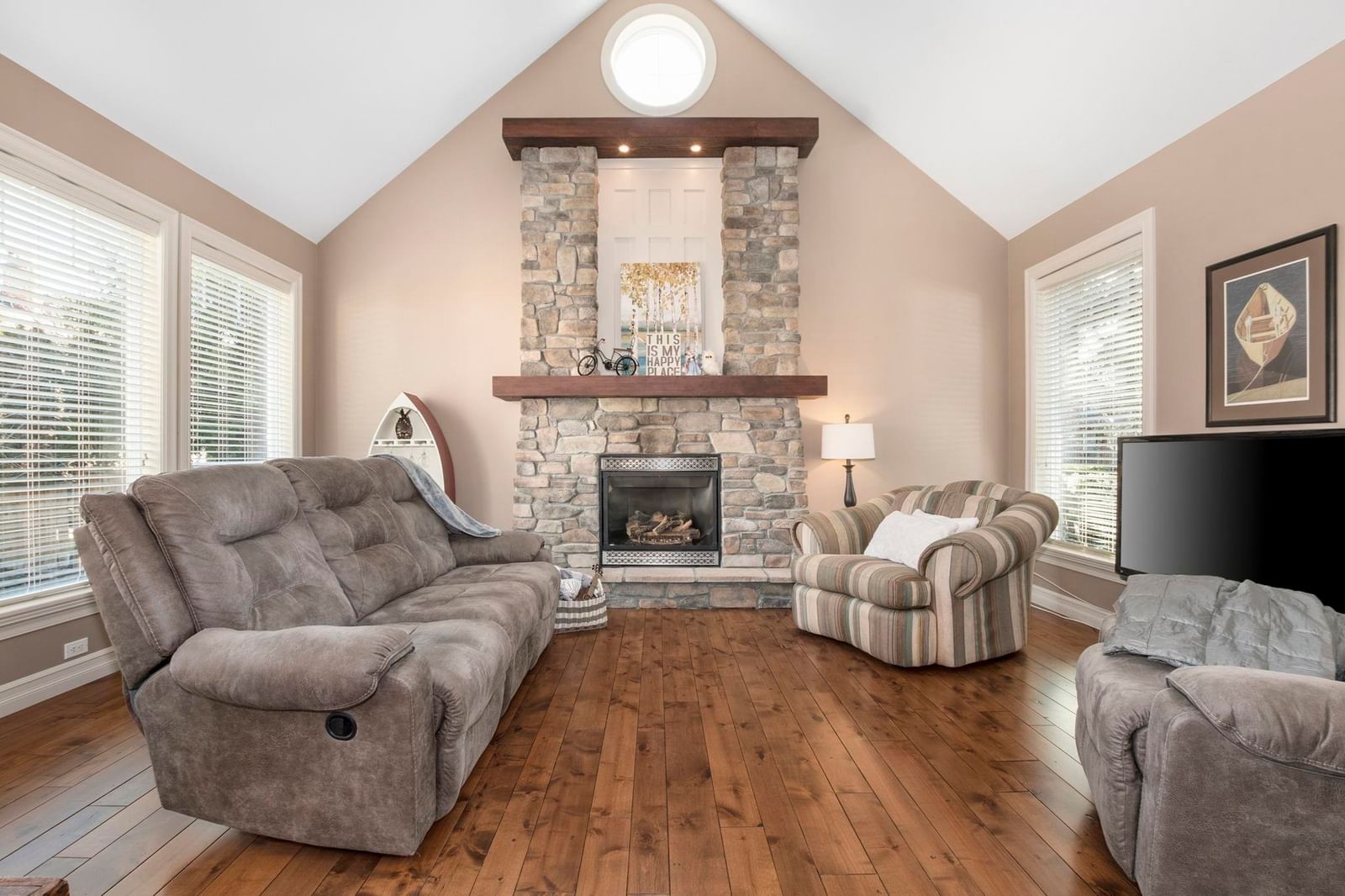 Listing Image 12