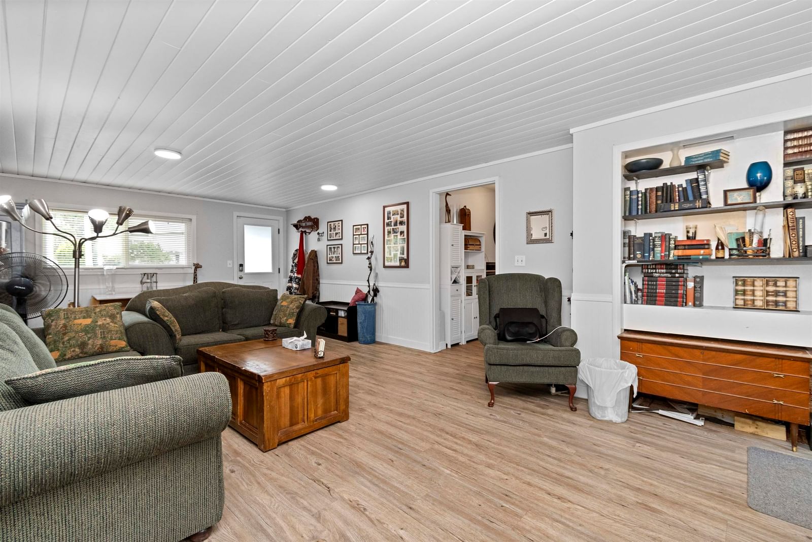 Listing Image 4