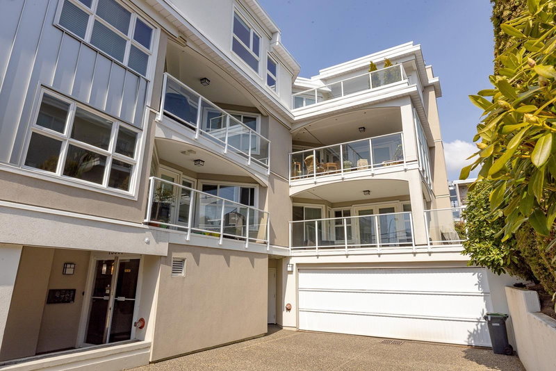 307 - 15367 Buena Vista Avenue, White Rock, V4B 1Y7 | Image 3