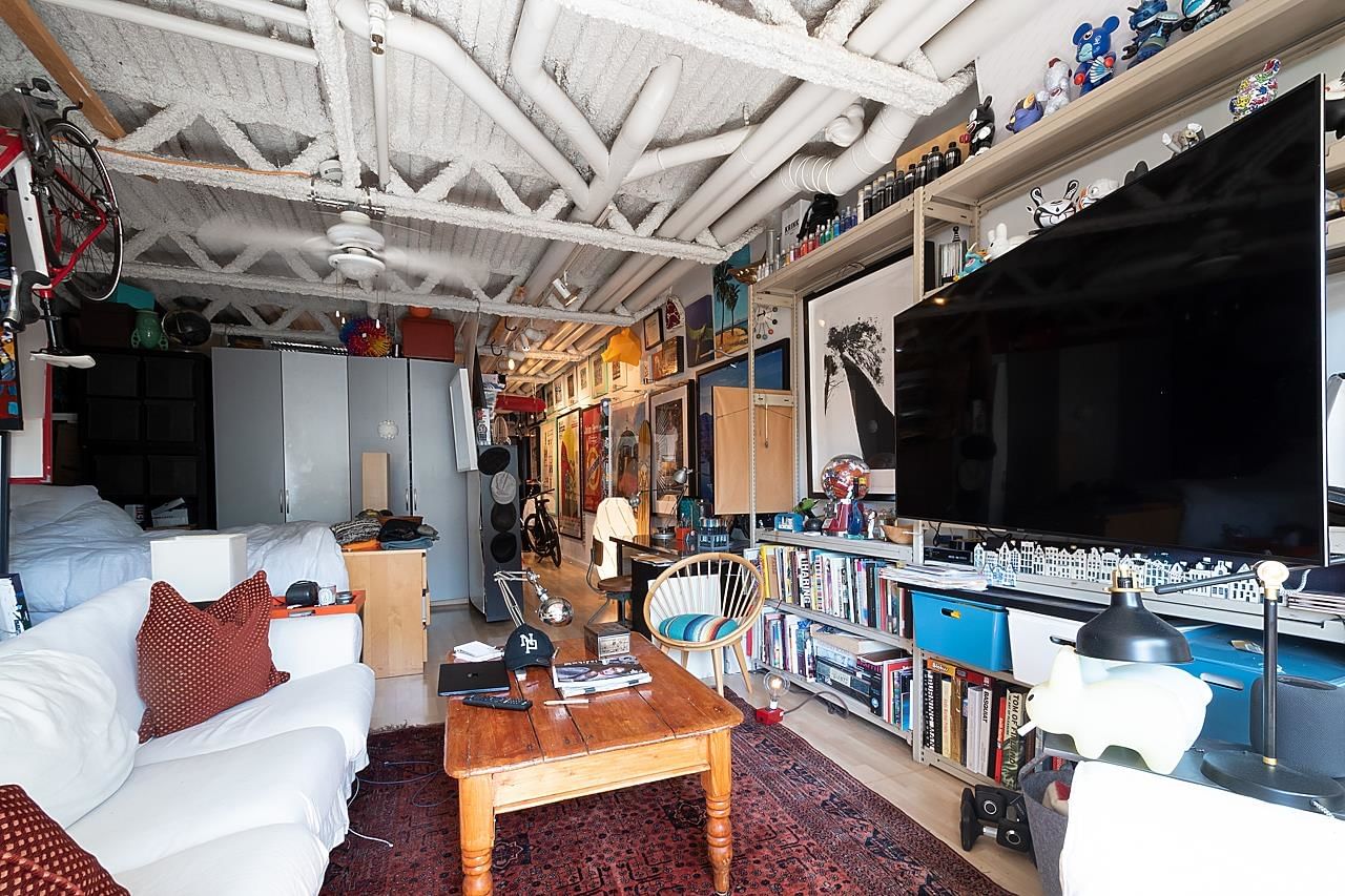 Listing Image 9