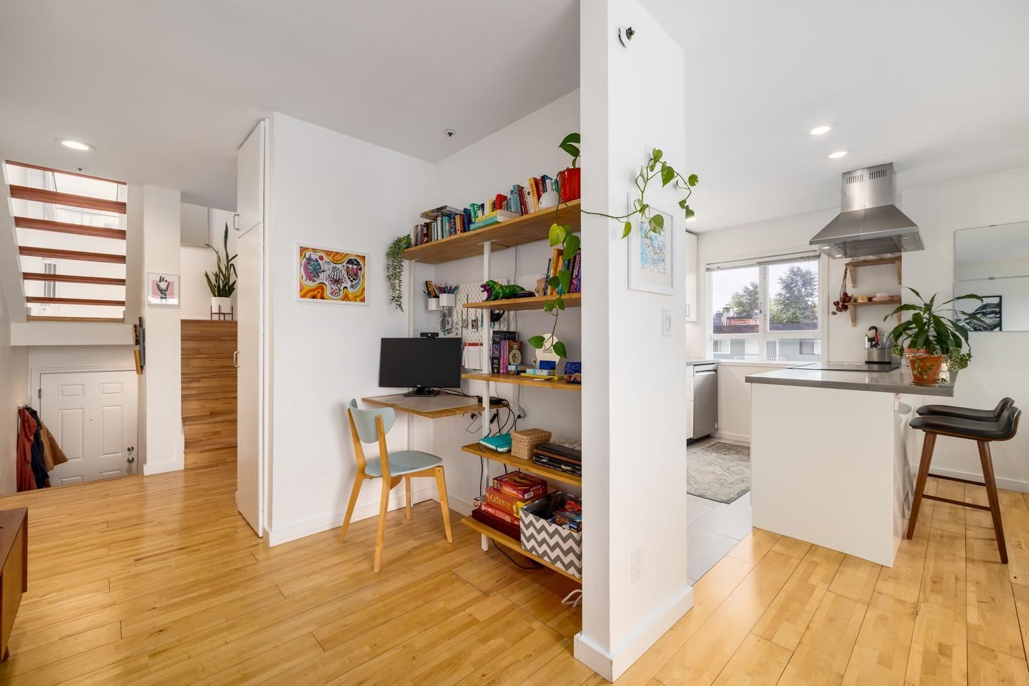 Listing Image 10