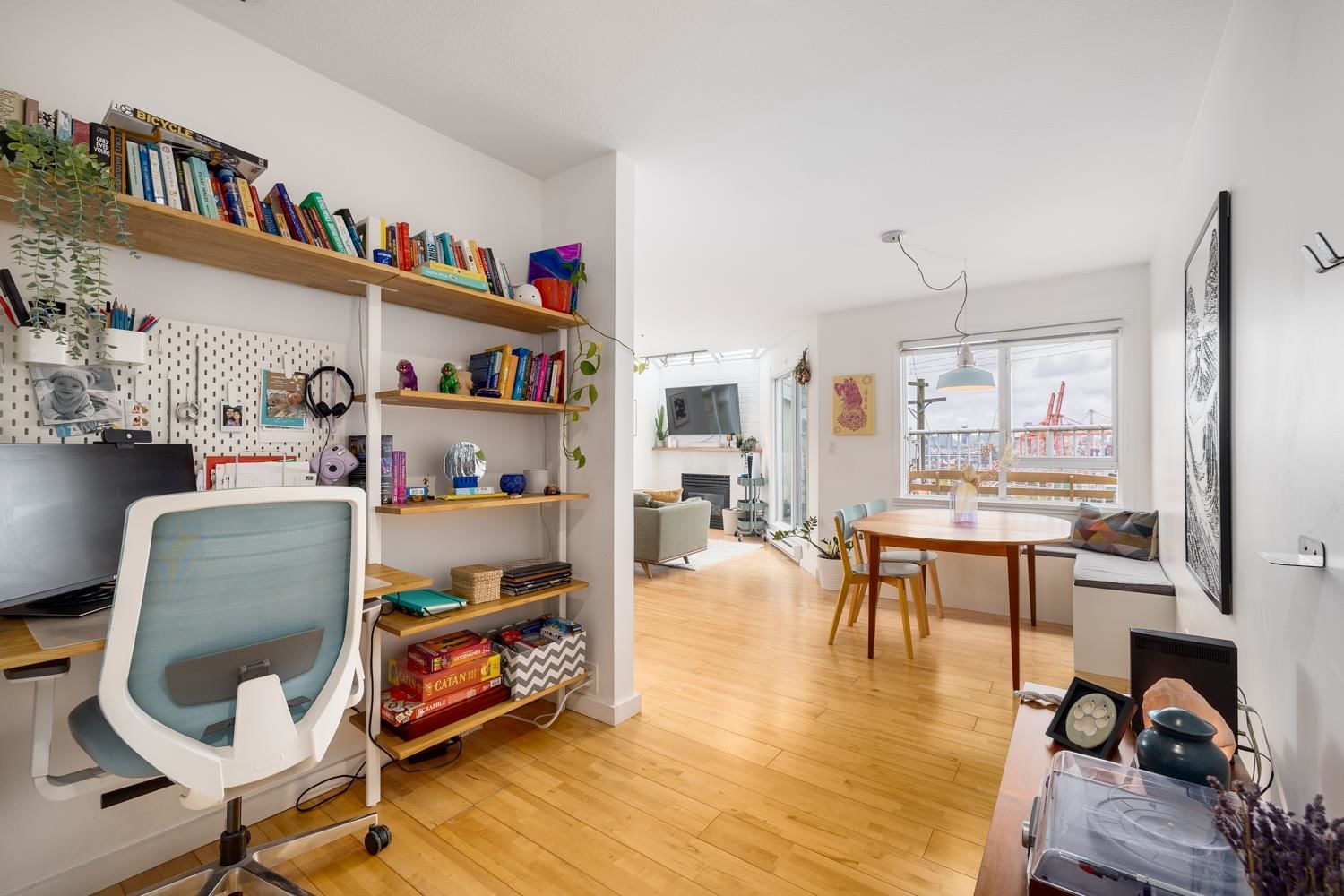 Listing Image 9