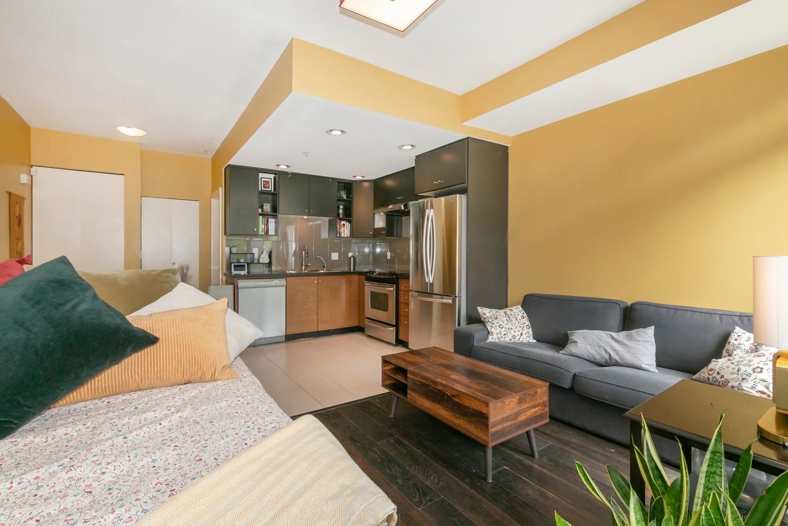 Listing Image 8