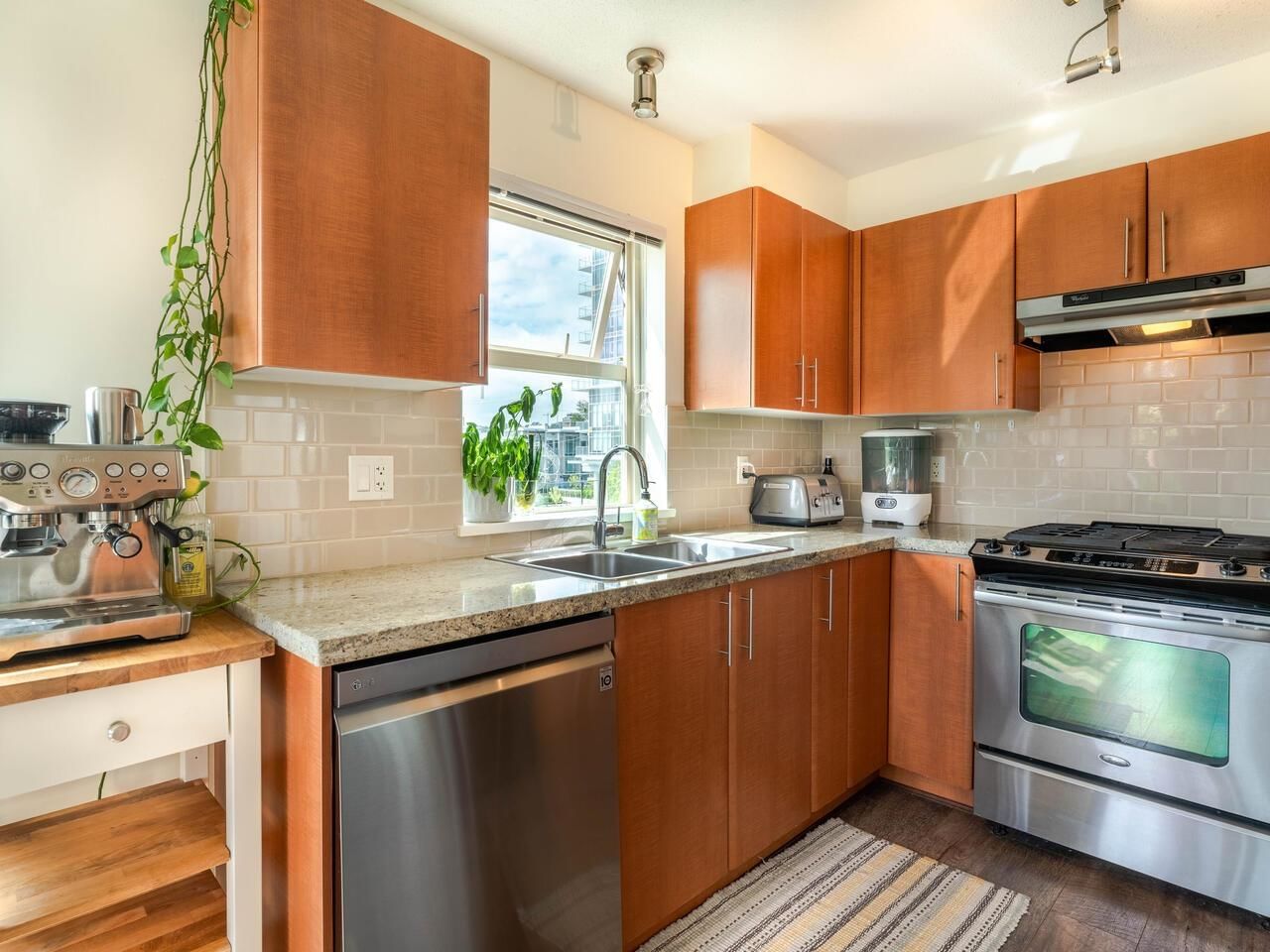 Listing Image 10