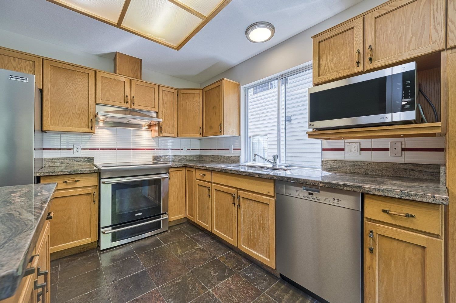 Listing Image 19