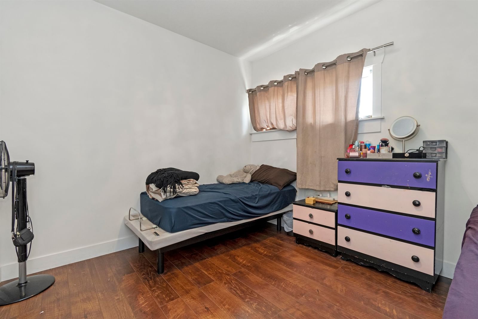 Listing Image 8