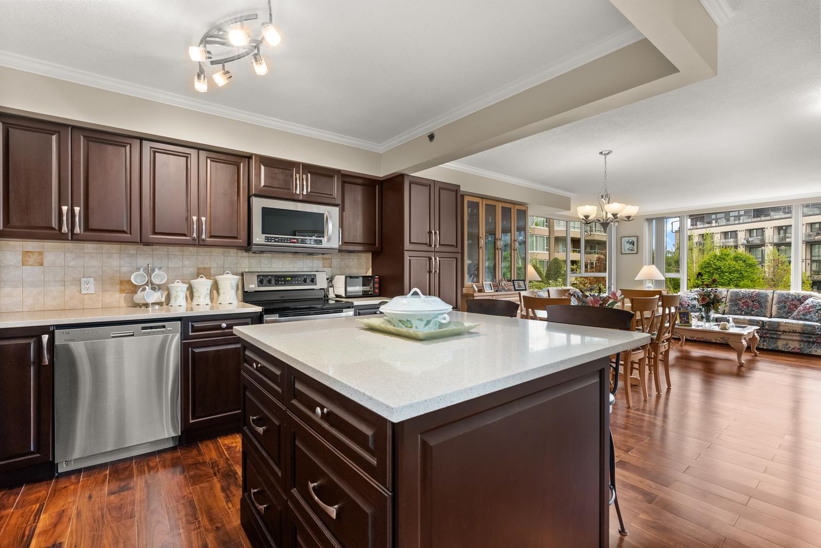 Listing Image 10