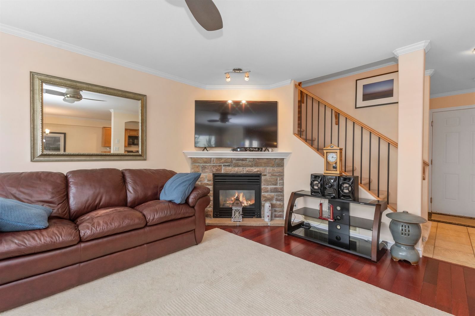 Listing Image 8