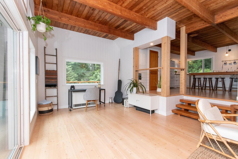 2937 Panorama Drive, North Vancouver, V7G 2A4 | Image 3