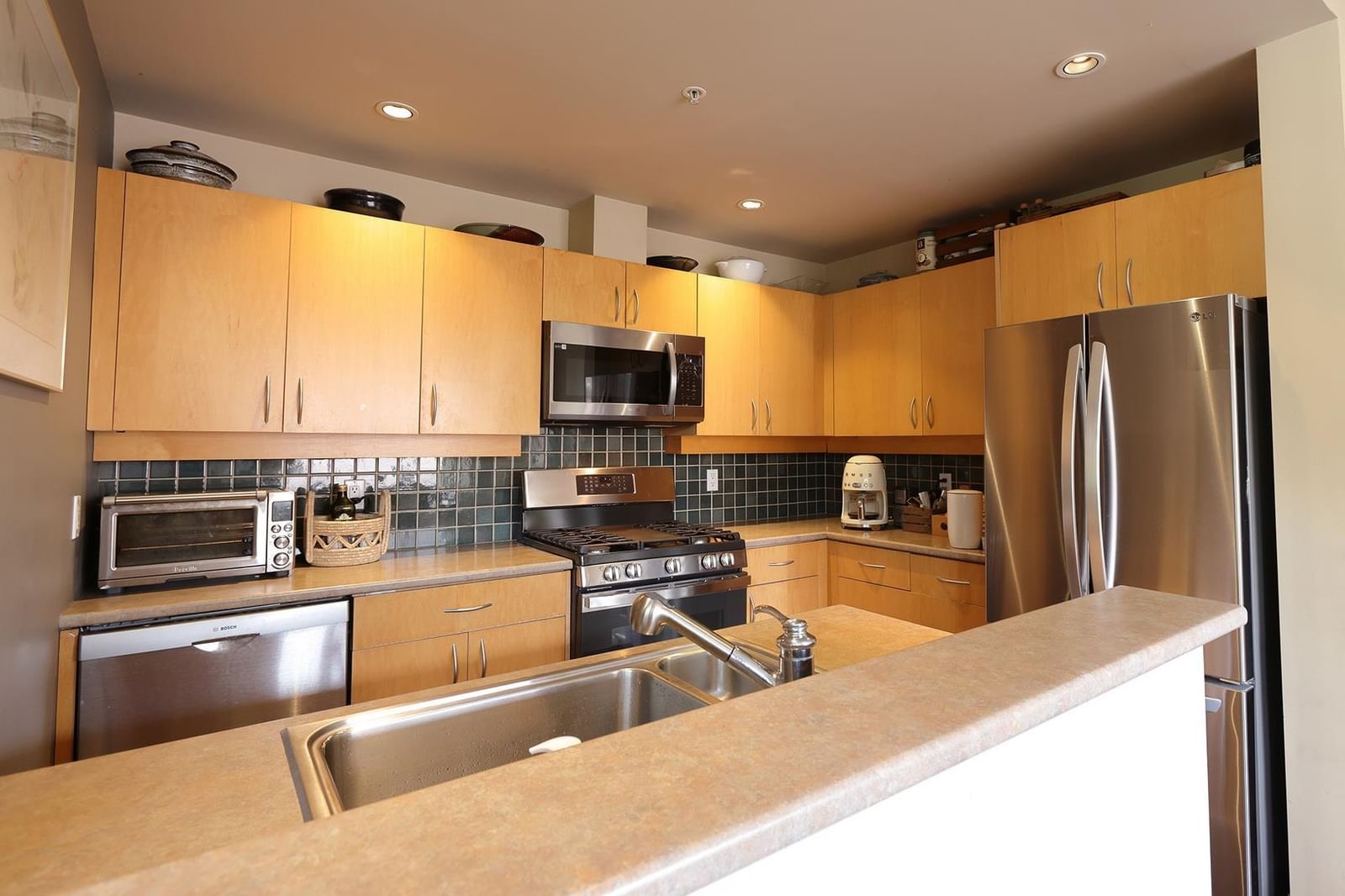 Listing Image 11