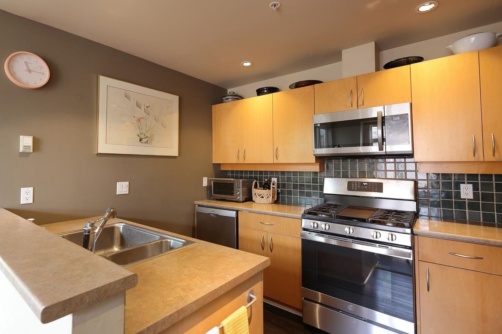 Listing Image 12