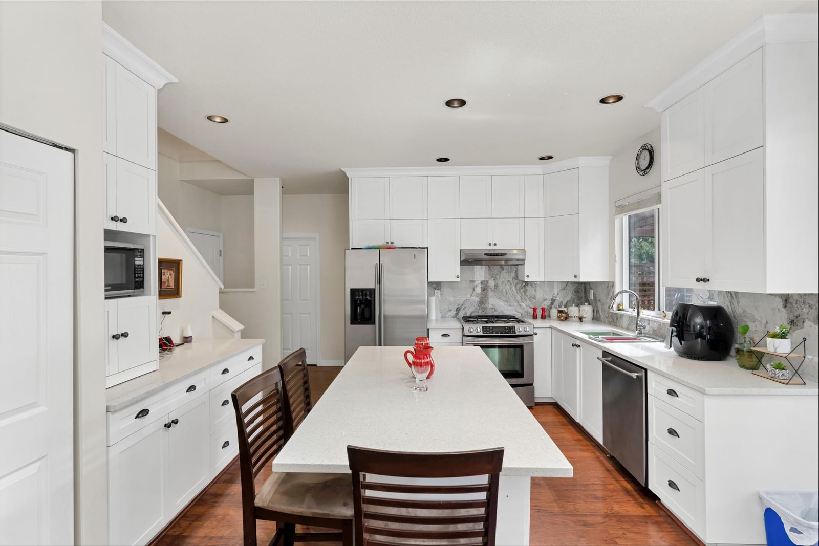 Listing Image 10