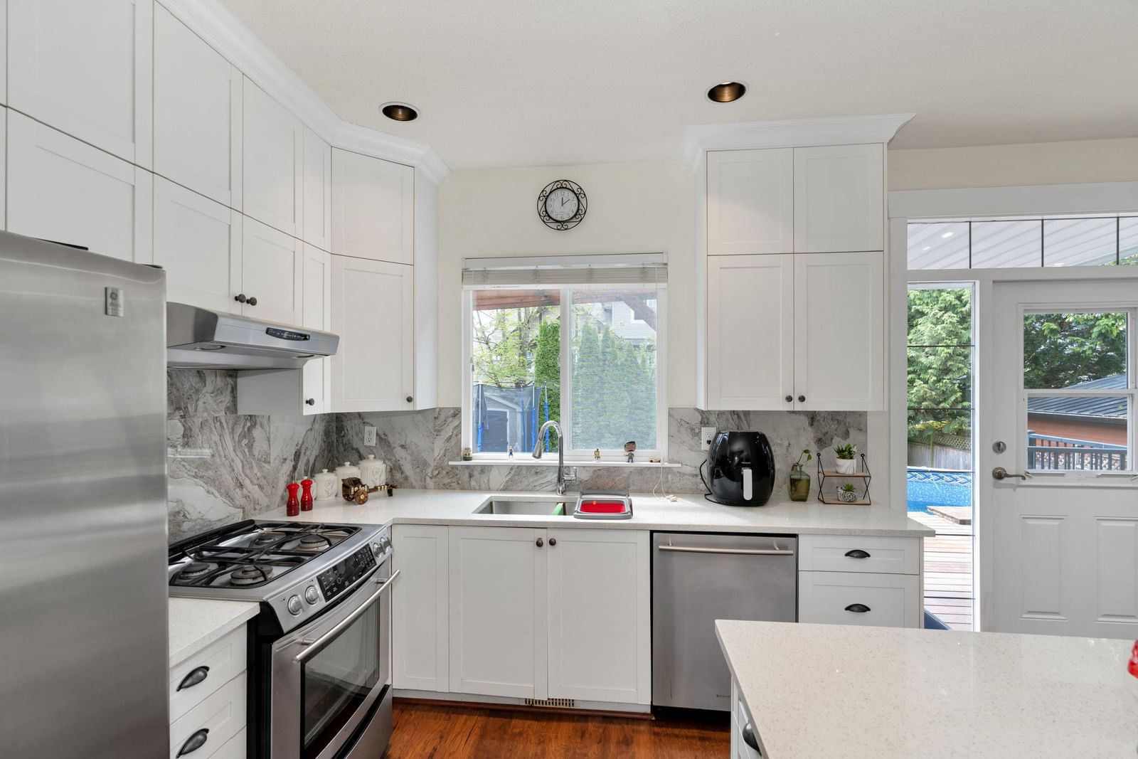 Listing Image 11
