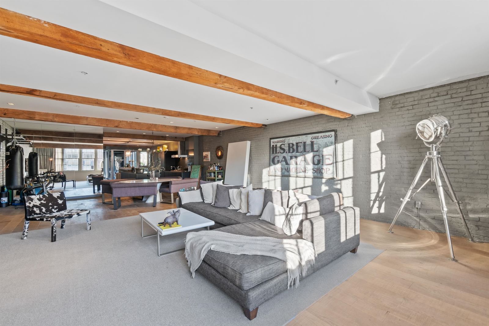 Listing Image 11