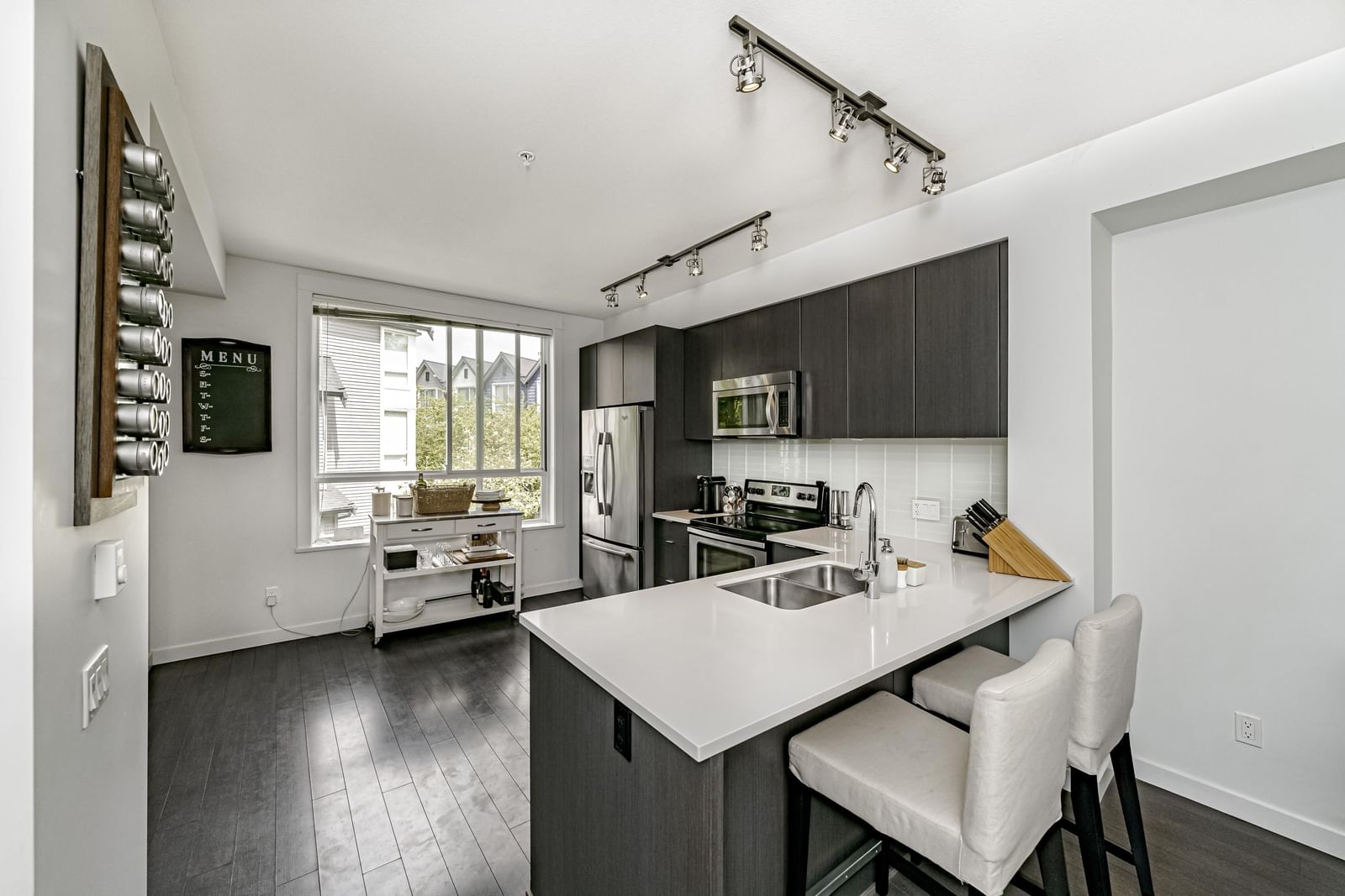 Listing Image 8