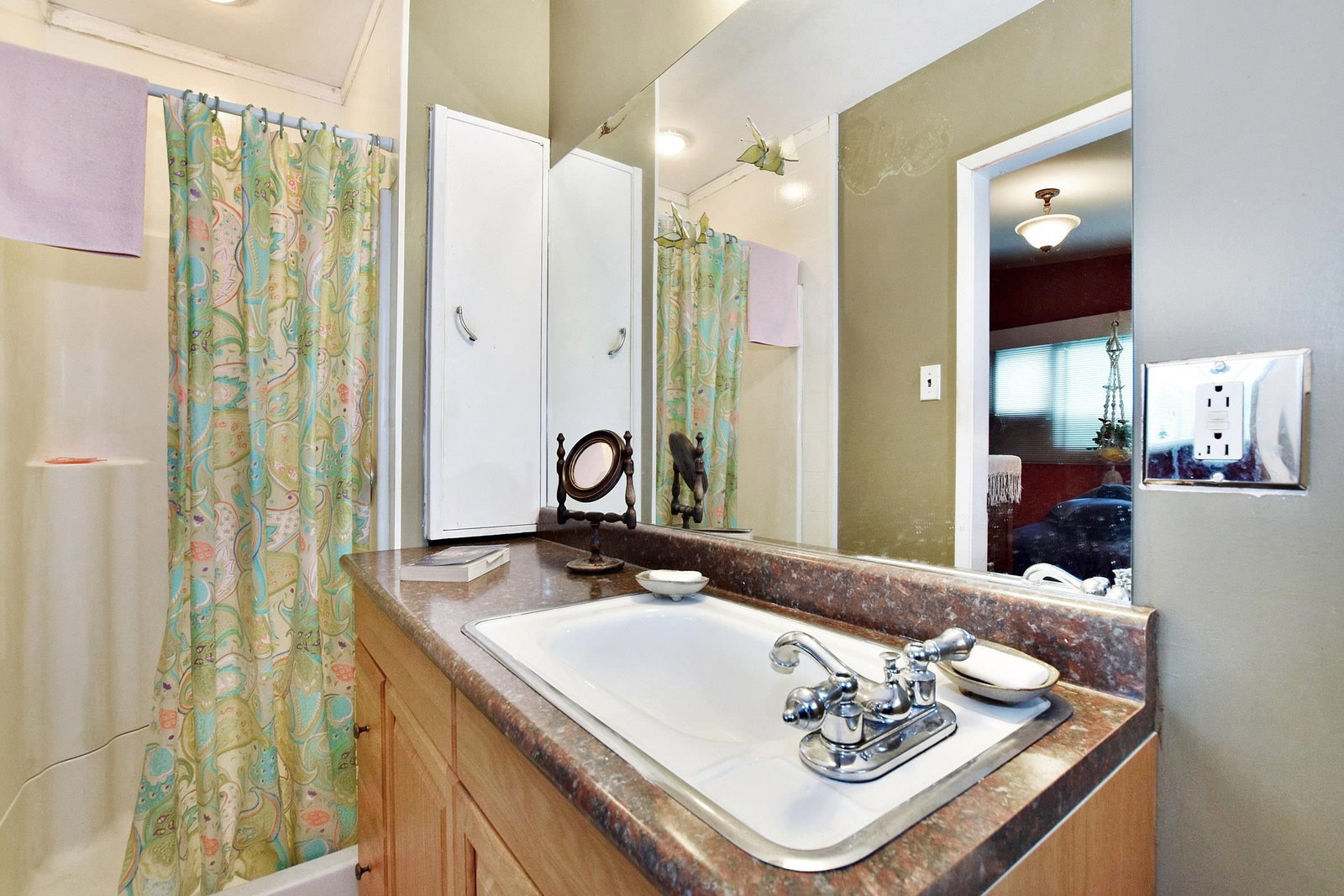 Listing Image 11