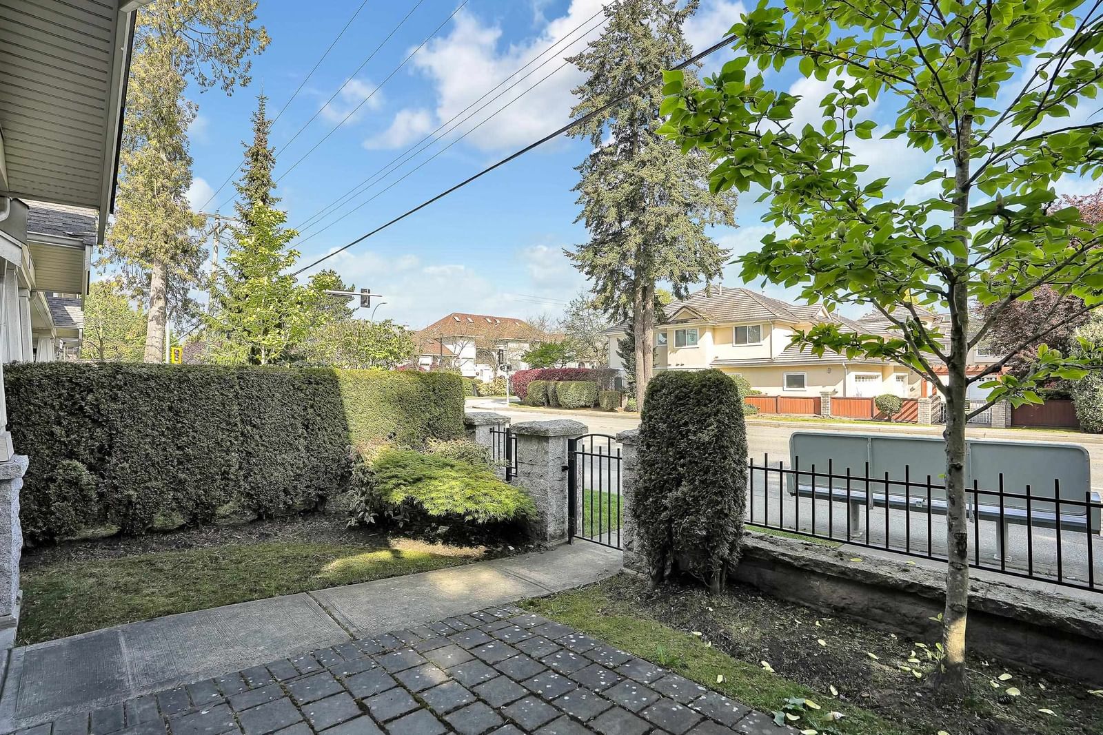 Listing Image 4