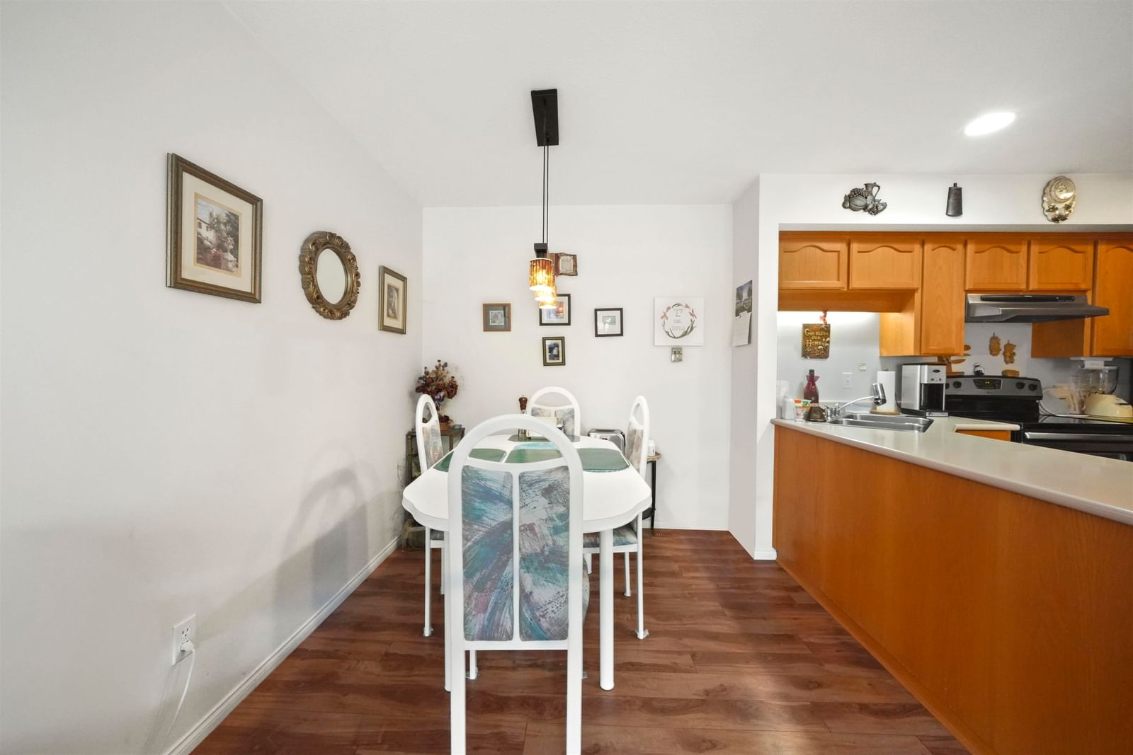 Listing Image 9