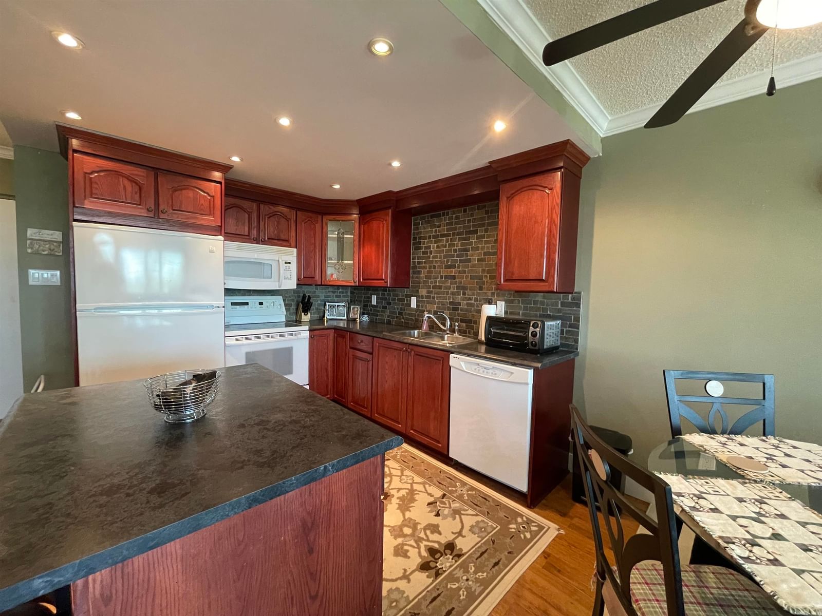 Listing Image 13