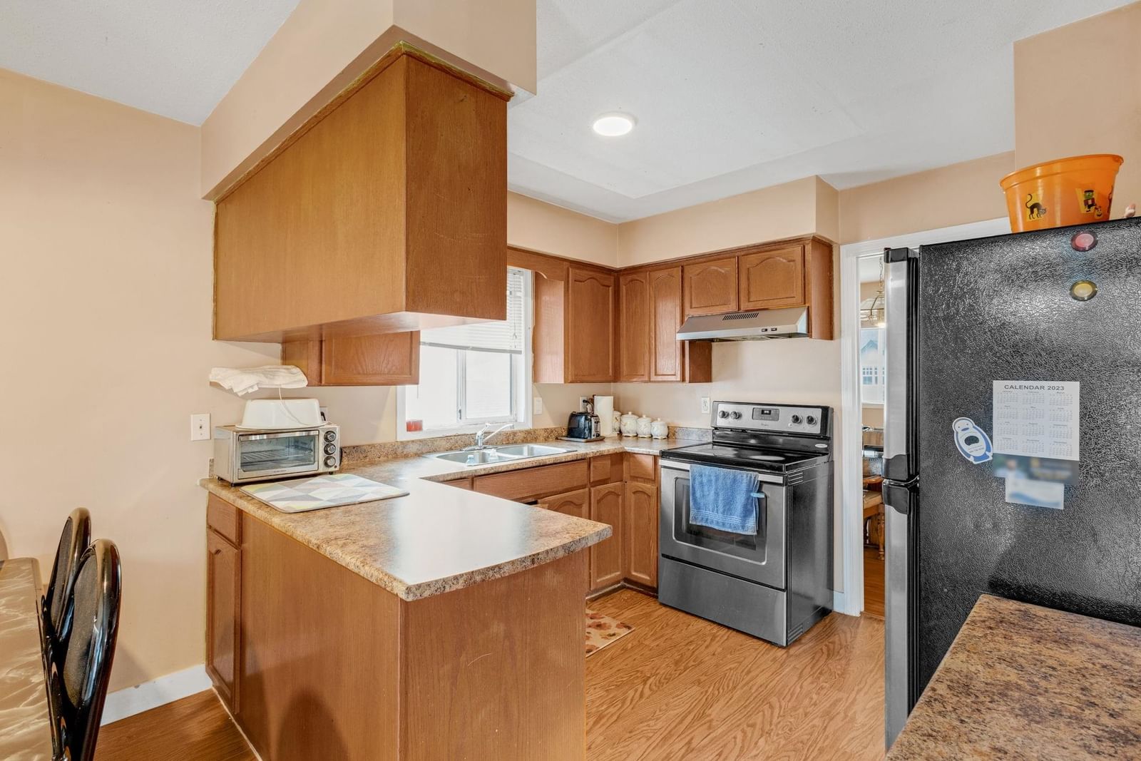 Listing Image 10